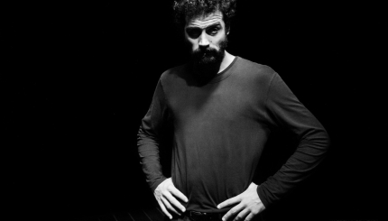 Promontorio Nord, il teatro in cantina: Bollari – Memorie  <br /> dallo Jonio. <br />  Di e con Carlo Gallo .